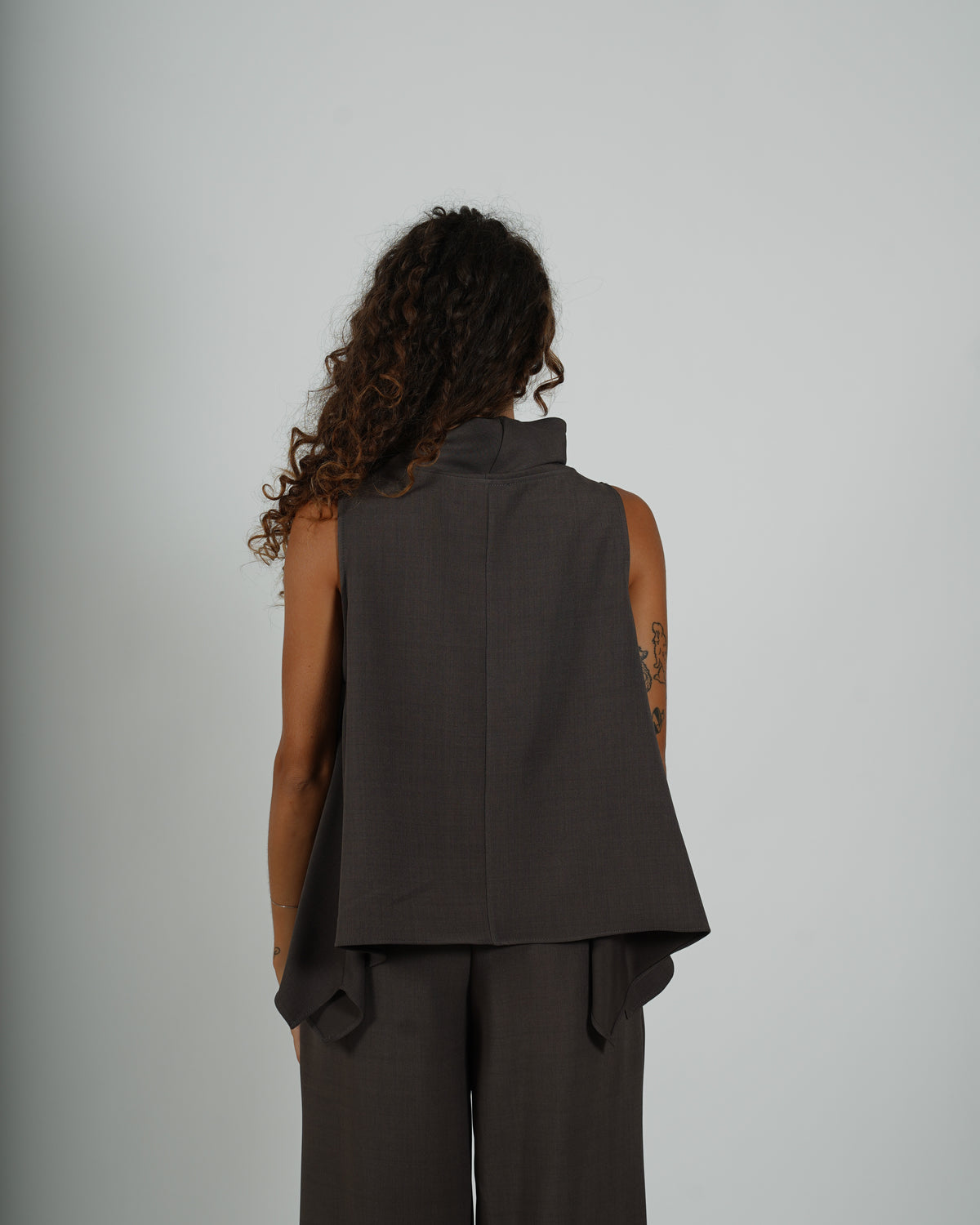 Blusa smanicata scollo a gronda - Mirata
