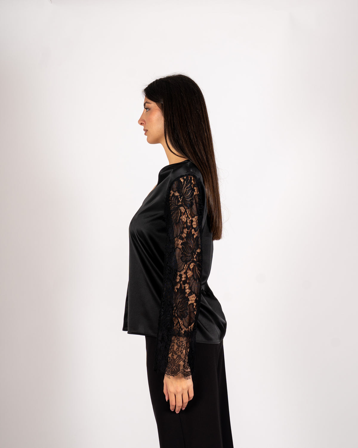 Blusa scollo a v con manica in pizzo macramè - Sbiadita