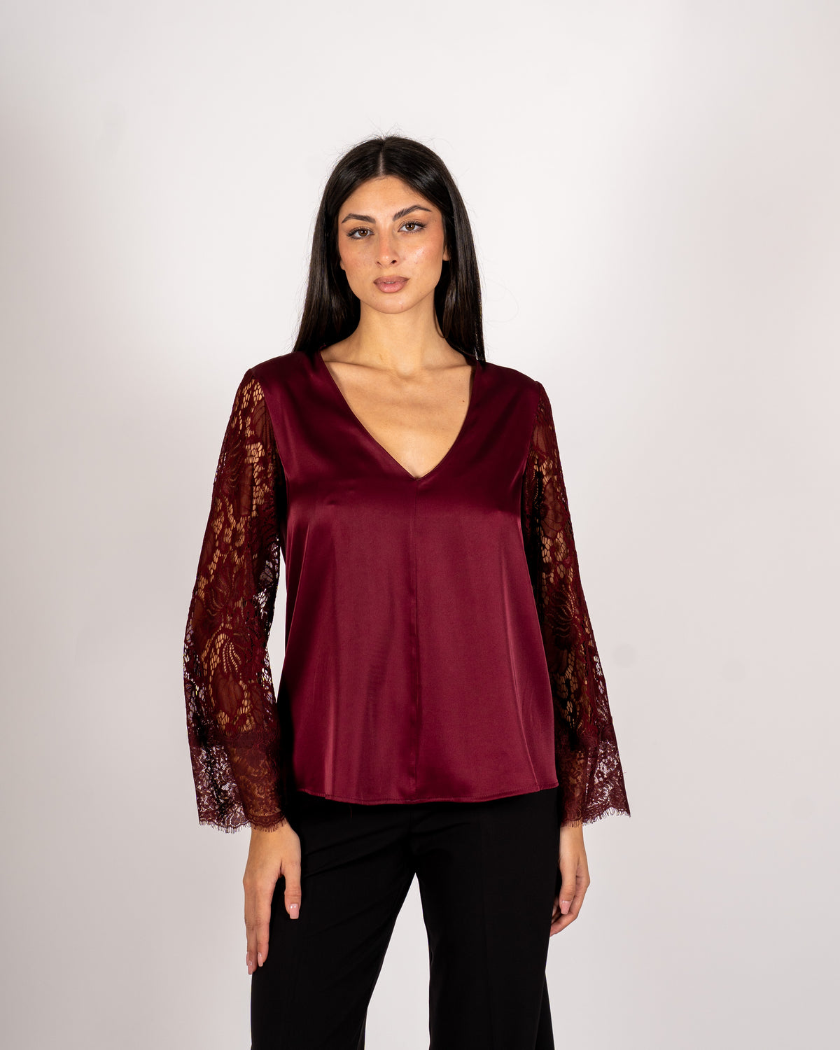 Blusa scollo a v con manica in pizzo macramè - Sbiadita