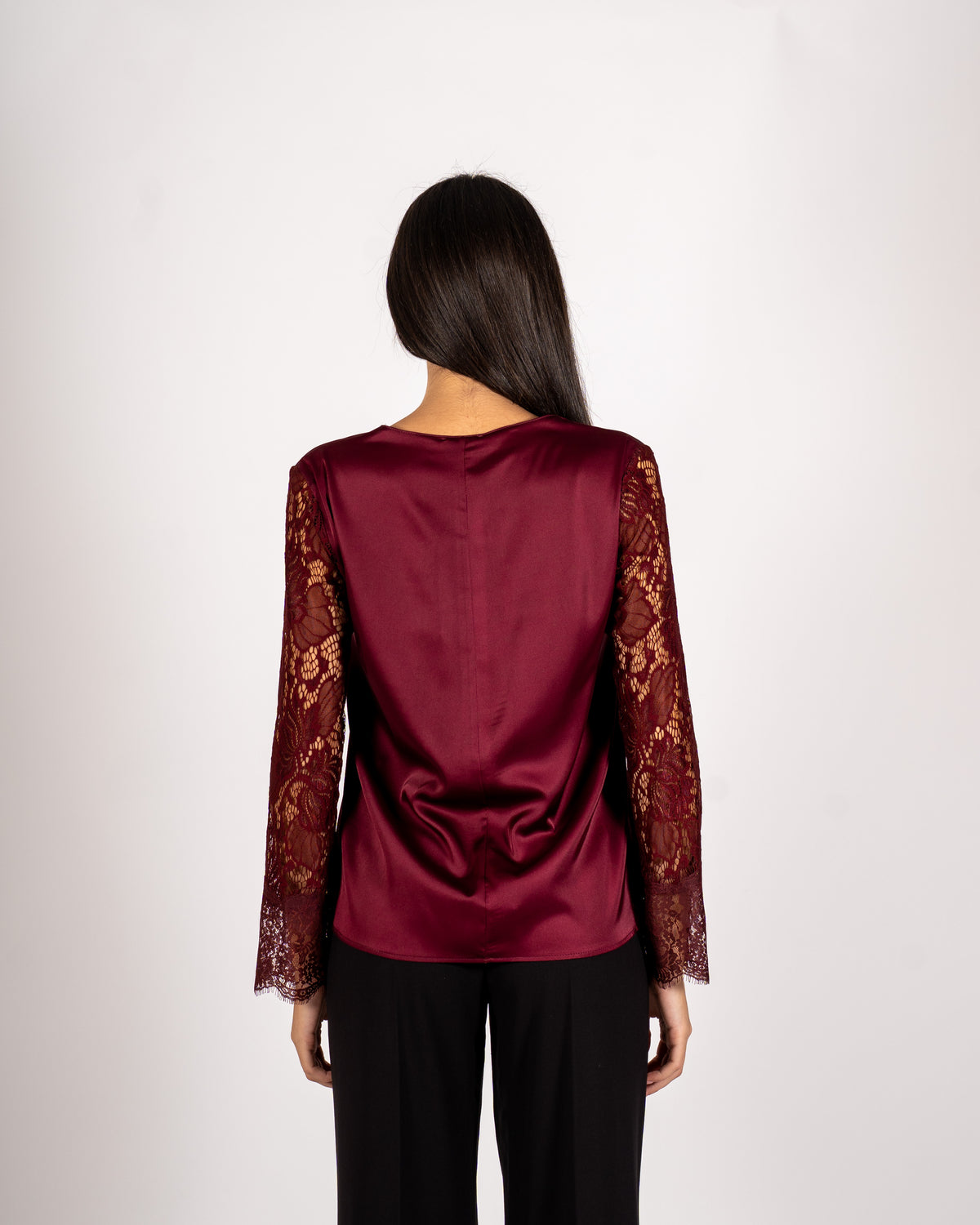 Blusa scollo a v con manica in pizzo macramè - Sbiadita