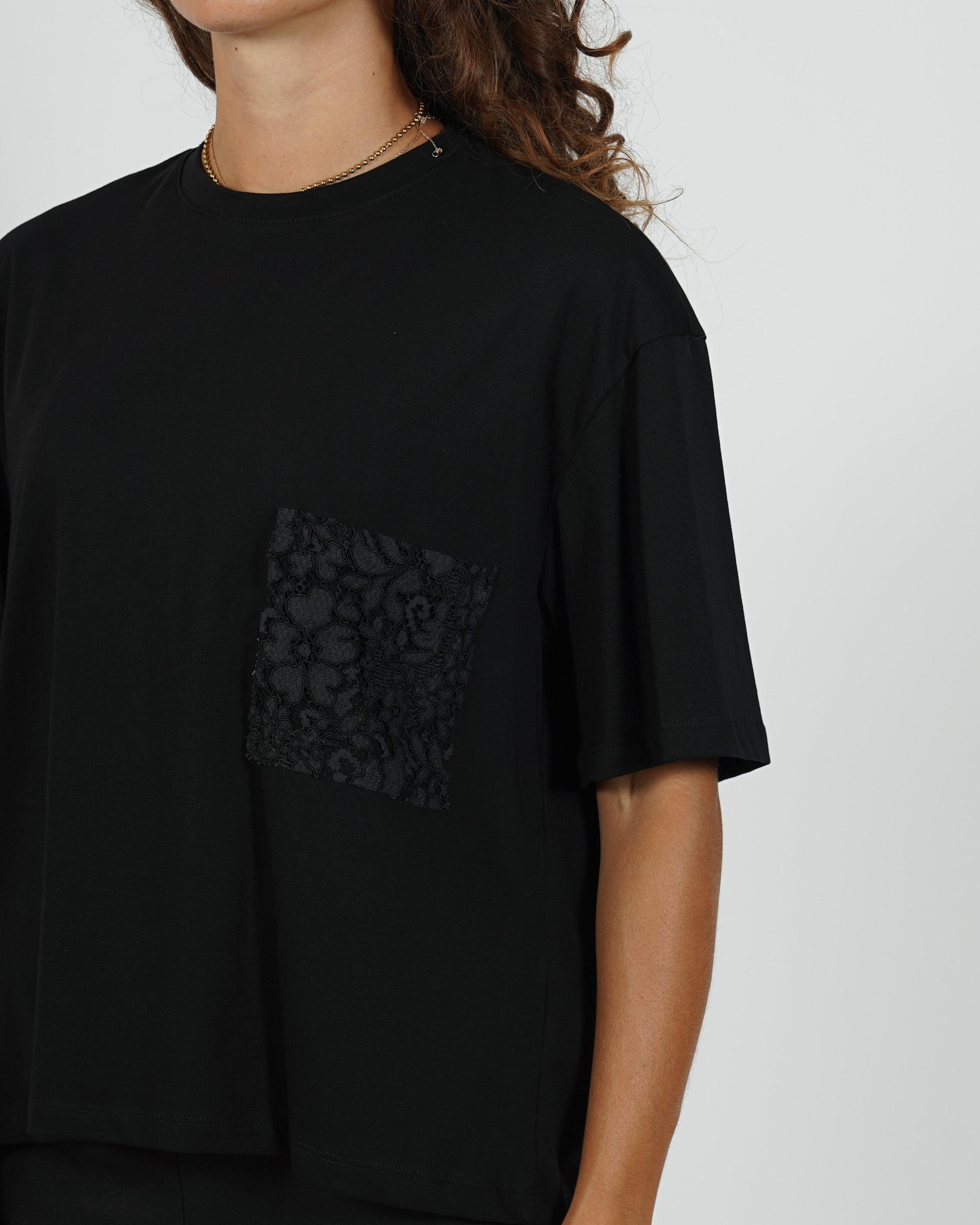 Shirt gircollo con tasca in pizzo macramè - Unica