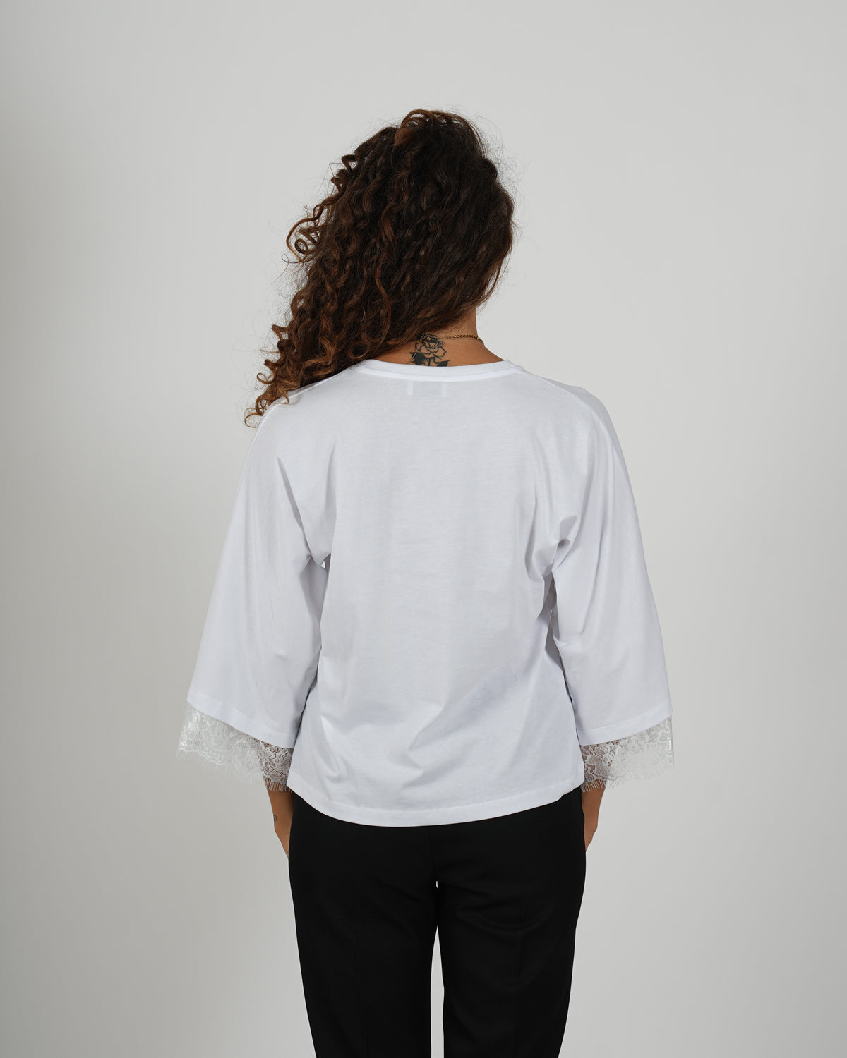 Shirt scollo a v con dettaglio su manica 3/4 - Bionica