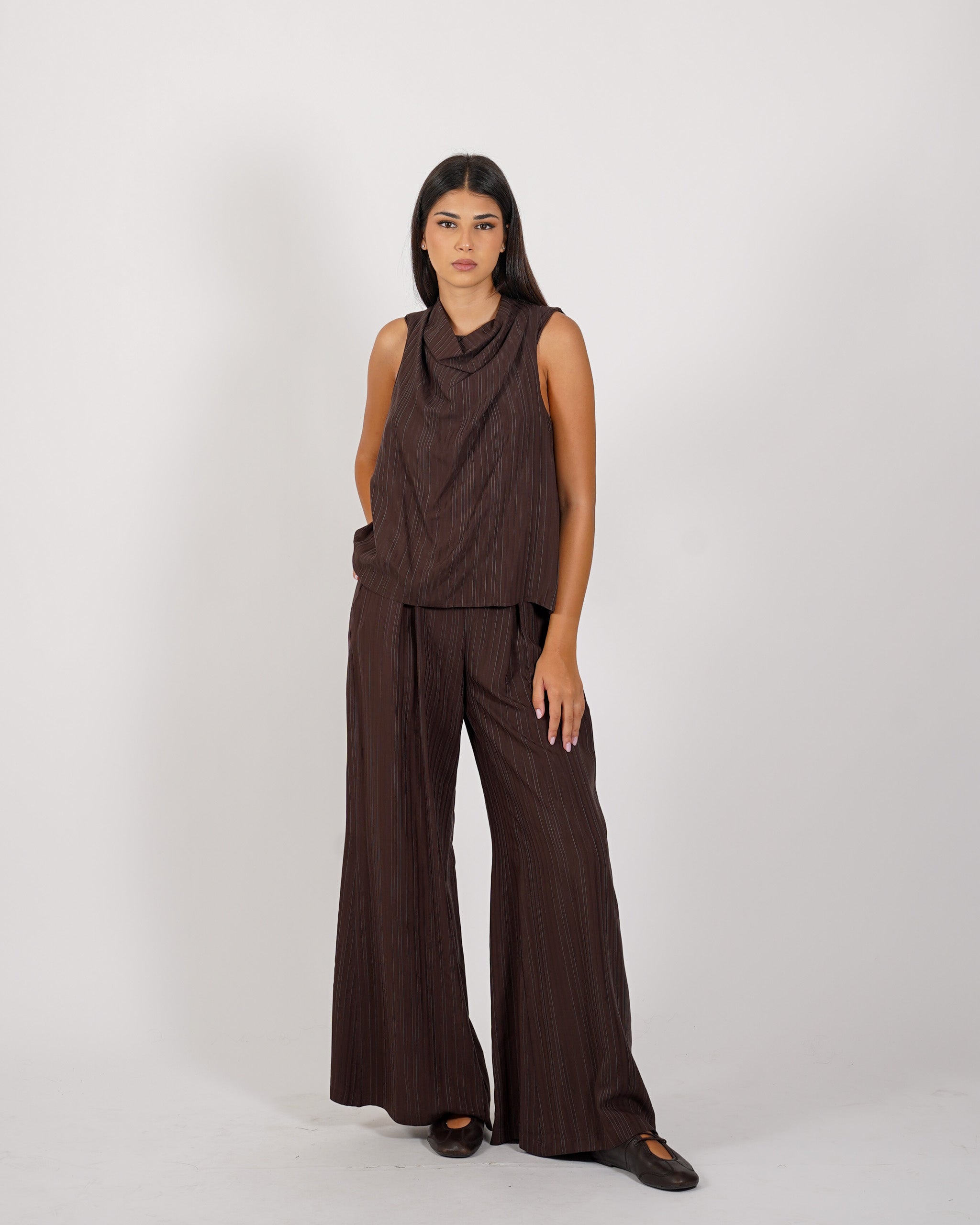 Blusa smanicata collo a gronda con bottoni sul retro - Oradea