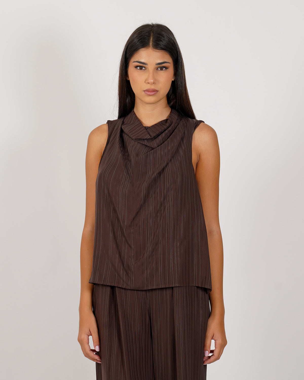 Blusa smanicata collo a gronda con bottoni sul retro - Oradea