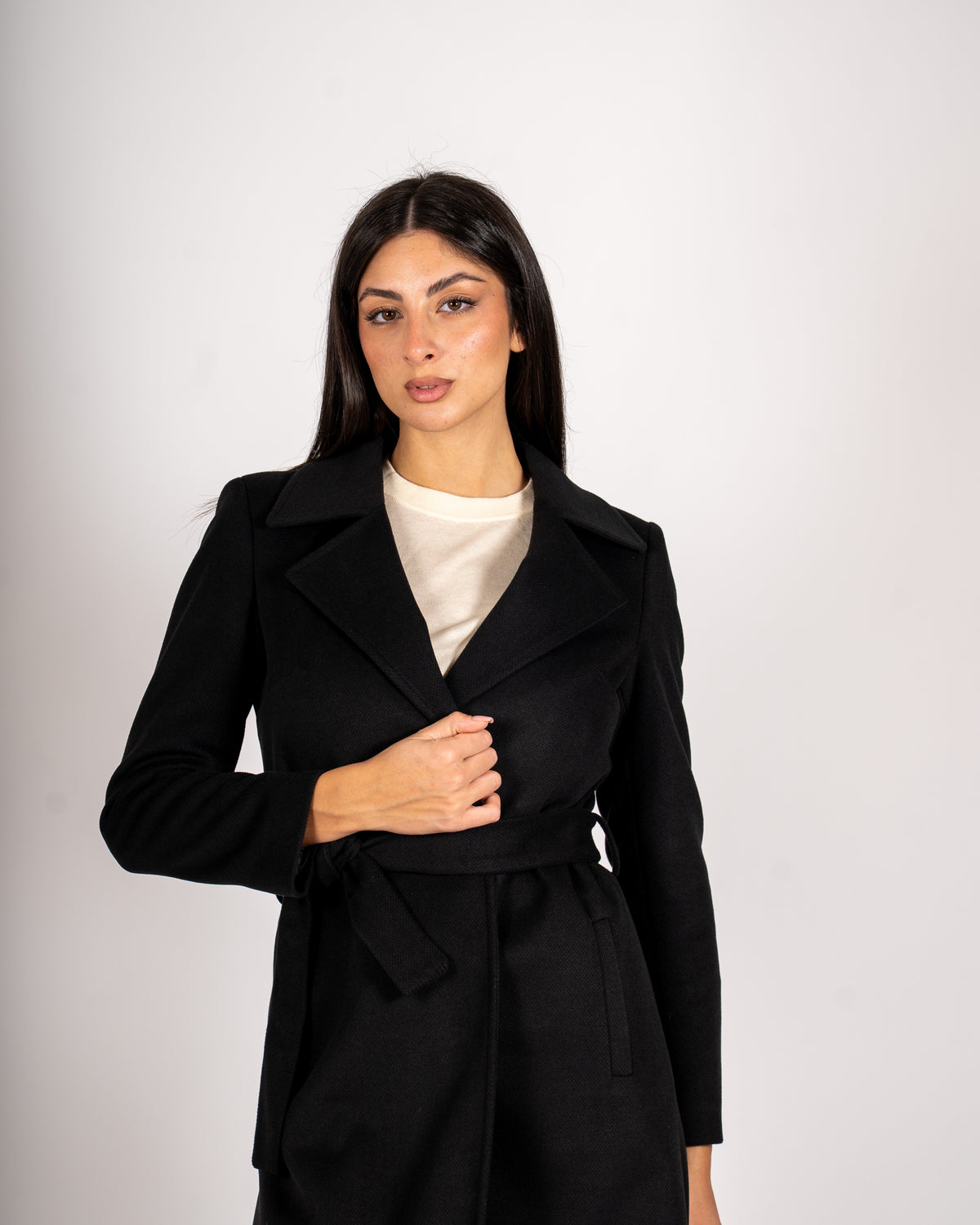 Cappotto lungo con cintura rimovibile, tasche a filo e spalla costruita - Alfa