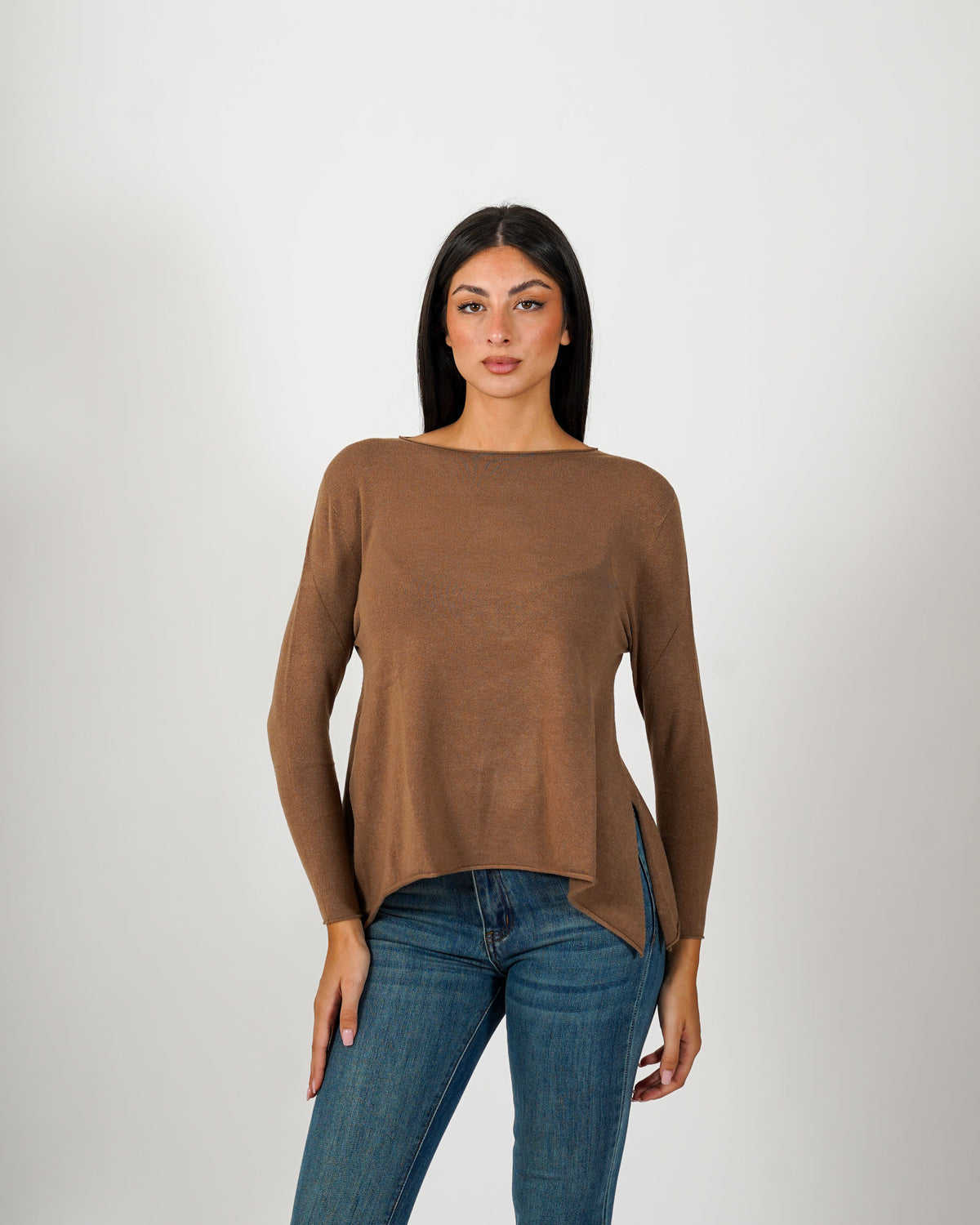 Maglia girocollo minimal con spacchi laterali - Austria