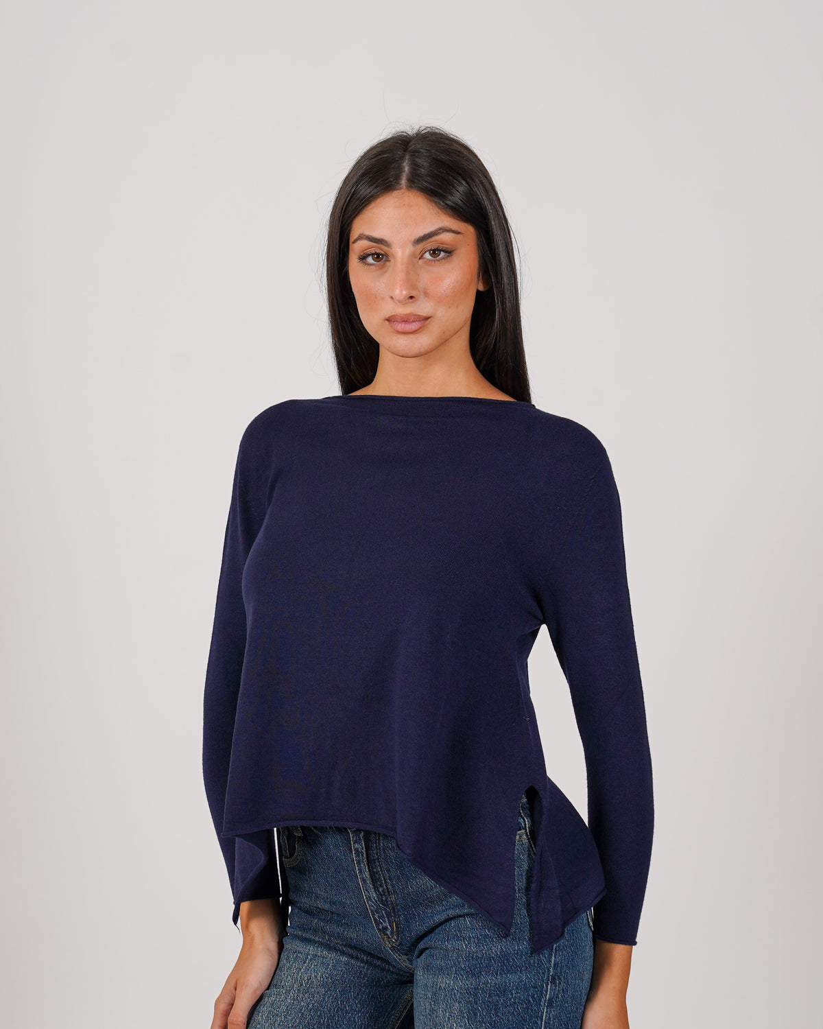 Maglia girocollo minimal con spacchi laterali - Austria