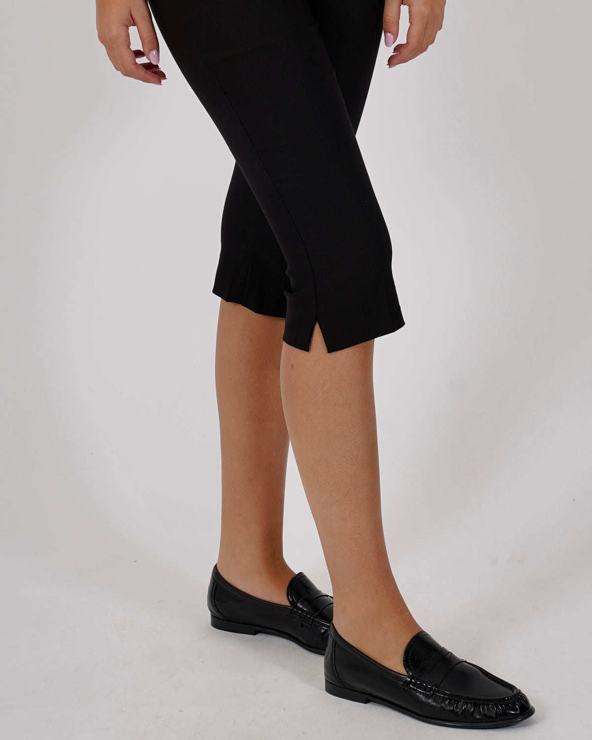 Pantaloni capri con spacco laterale - Attila
